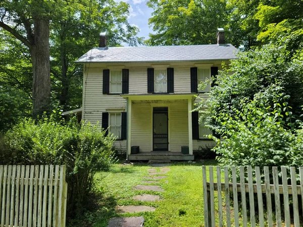 Ένα Παλιό Σπίτι Λευκό Φράχτη Καλοκαίρι Στο New Jersey Ηνωμένες — Φωτογραφία Αρχείου