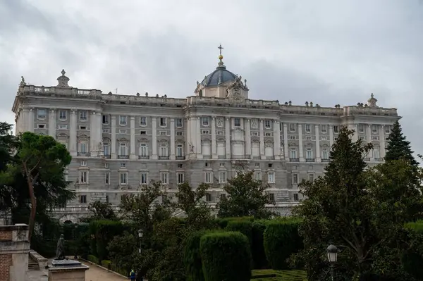 Pałac Królewski Madrycie Pochmurny Dzień Hiszpania — Zdjęcie stockowe