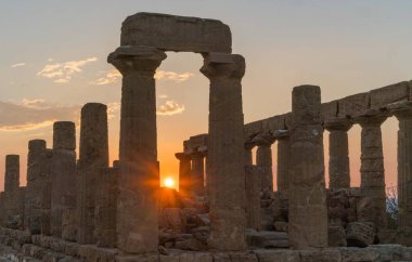 Tapınaklar Vadisi 'ndeki antik kalıntılar, Sicilya, Agrigento, İtalya