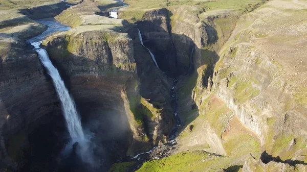 Dron Zestrzelony Nad Wodospadem Haifoss Islandzkiej Rzece Fossa Słoneczny Dzień — Zdjęcie stockowe