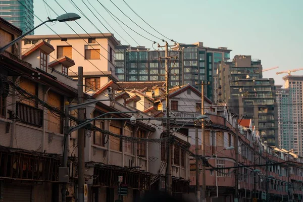 Чудовий Вигляд Сучасних Будинків Нанкін Роуд Шанхаї Під Теплим Освітленням — стокове фото