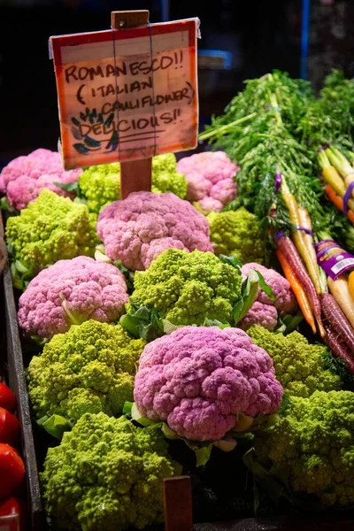 Kamu Pazarında Dikey Brokoli Görüntüsü — Stok fotoğraf