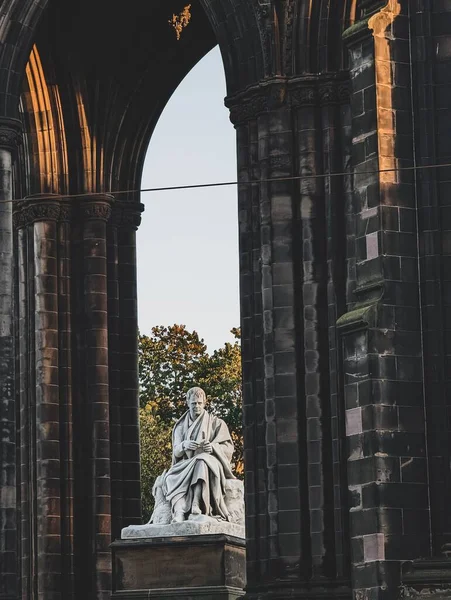 斯科特纪念碑是维多利亚时代的哥特式纪念碑到苏格兰作者沃尔特 斯科特 — 图库照片