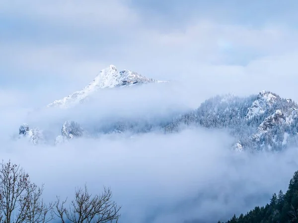 Hermoso Paisaje Montañas Nevadas Las Nubes —  Fotos de Stock
