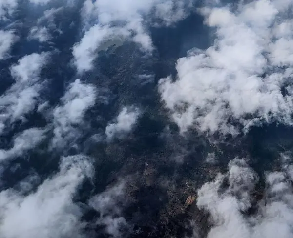 Вид Белые Облака Полет Над Бенгалуру Индия — стоковое фото