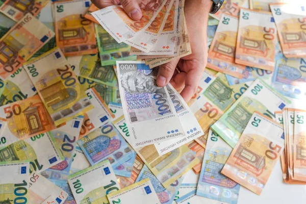 Una Mano Humana Sosteniendo Los Billetes Kuna Croatas Contexto Los —  Fotos de Stock