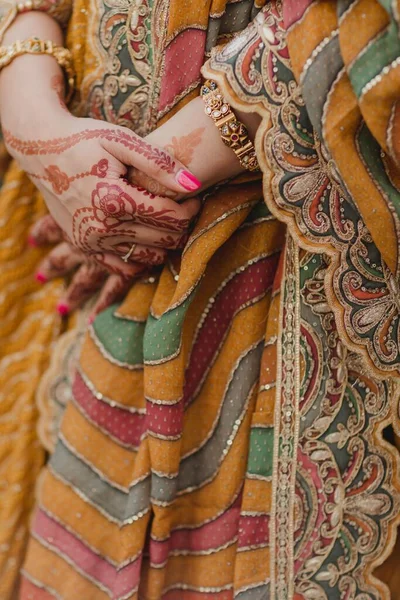 Uma Bela Garota Indiana Está Preparando Para Seu Casamento — Fotografia de Stock