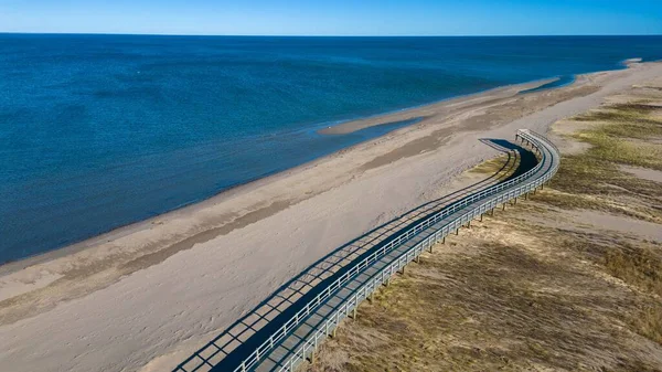 Flygbild Gångväg Strand Mot Det Blå Havet Solig Dag — Stockfoto