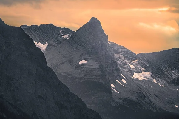 Een Semi Grijs Shot Van Bergen Van Glacier National Park — Stockfoto