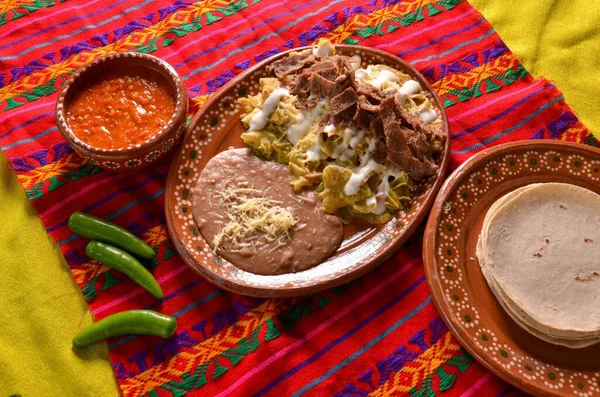 Deliciosa Comida Tradicional Mexicana Colorido Mantel —  Fotos de Stock