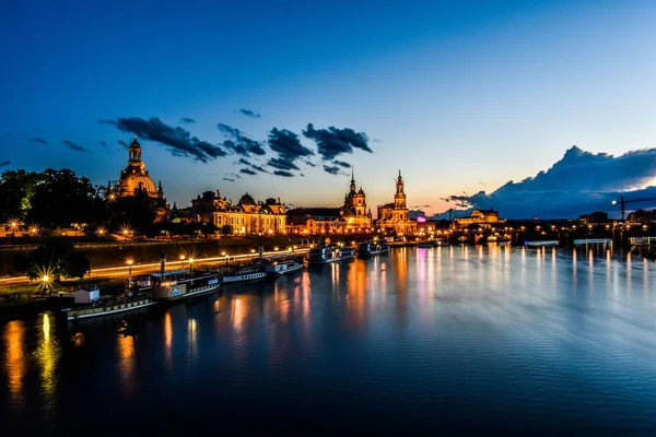 Almanya Nın Dresden Şehrinin Gece Manzarası — Stok fotoğraf
