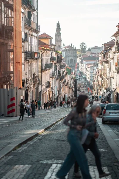 Uma Bela Rua Lotada Com Edifícios Antigos Porto Portugal — Fotografia de Stock