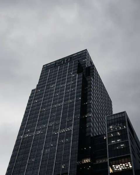 Egy Alacsony Szögű Felvétel Citigroup Center Ellen Felhős Londonban Angliában — Stock Fotó