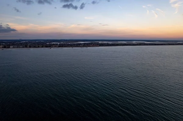 Uma Vista Aérea Long Beach Paisagem Marítima Pôr Sol Nova — Fotografia de Stock