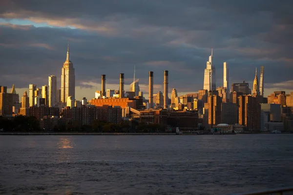 Över Manhattan Från Vattnet Kvällen New York City Usa — Stockfoto
