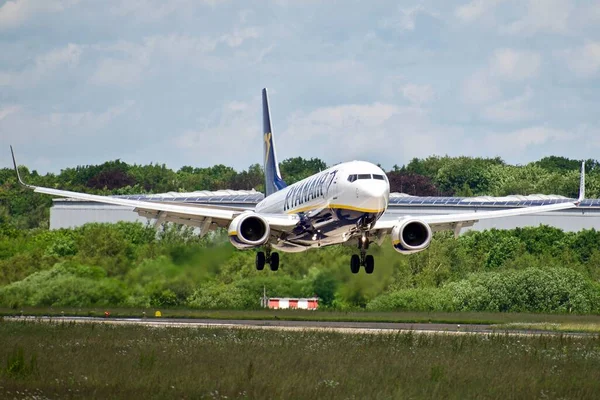 Ryanair Boeing B737 800 Pouso Avião Hamburgo Alemanha — Fotografia de Stock