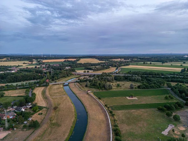 Aerial Shot Narrow River Field Small Village — Stock Photo, Image
