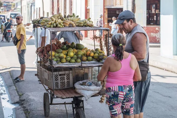 Vendedor Ambulante Frutas Cuba — Foto de Stock