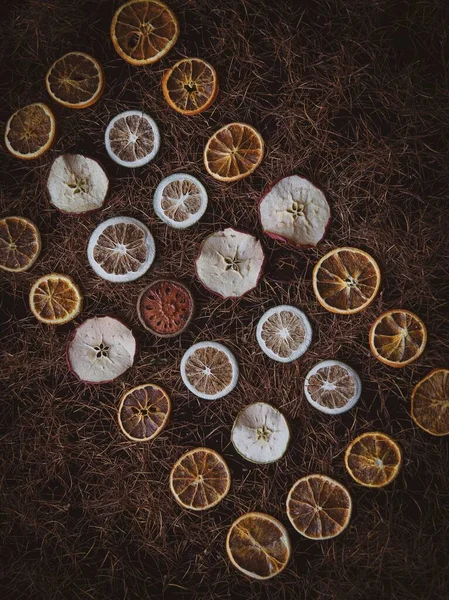 Diferentes Naranjas Secas Rodajas Forma Creativa Yuxtaposición —  Fotos de Stock