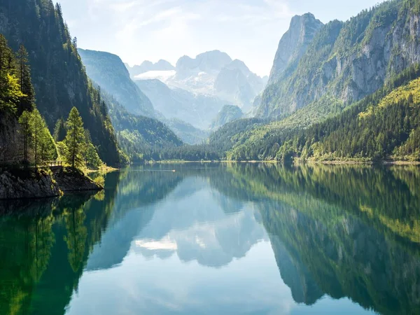 Живописный Вид Озеро Фронт Гозау Около Города Гозау Австрия Окруженный — стоковое фото