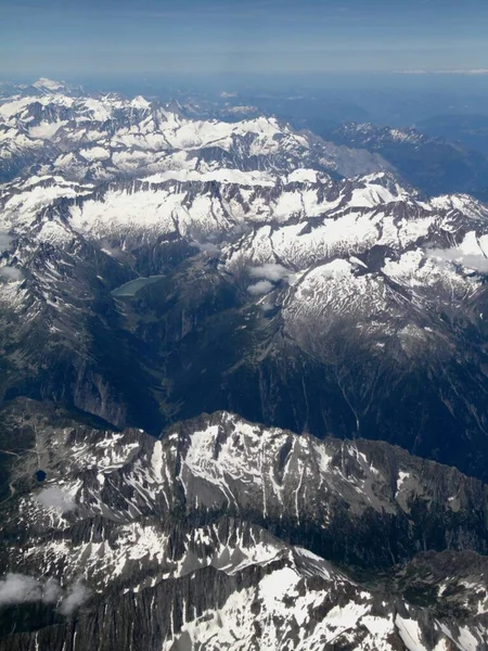 Vista Panorâmica Dos Alpes Europeus Cobertos Neve Vista Avião — Fotografia de Stock