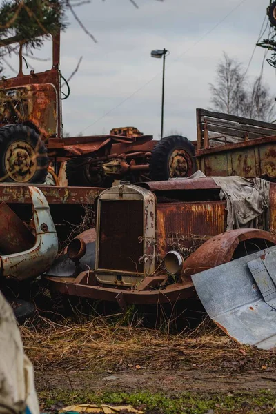 Vertical Rusty Abandoned Cars Field Cloudy Day — Stock Photo, Image