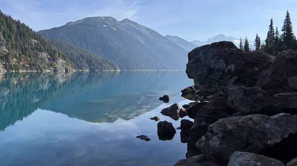 Una Splendida Vista Sul Lago Garibaldi Vicino Alle Montagne Canada — Foto Stock
