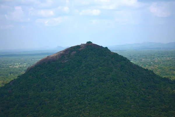 Una Toma Aérea Pequeña Colina Pidurangala Rock Sigiriya — Foto de Stock
