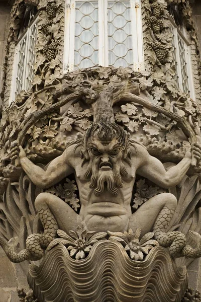 Вертикальный Снимок Старой Страшной Статуи Синтре Португалия — стоковое фото