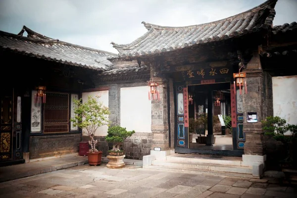 江水朱家花园一座古老的中国传统住宅的立面 — 图库照片