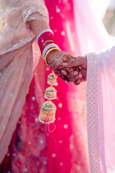 Γάμος Ζευγάρι Ωραία Χέρια Στο Γάμο — Φωτογραφία Αρχείου
