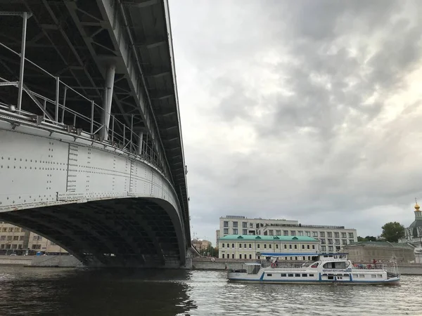 Big Ship Tourists Bridge Moscow River Russia — Stock Photo, Image
