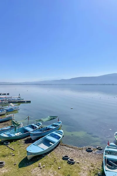 Vertikal Bild Vackra Båtar Nära Sjön Bursa Turkiet — Stockfoto