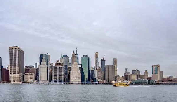 New York City Skyline Einem Bewölkten Tag — Stockfoto