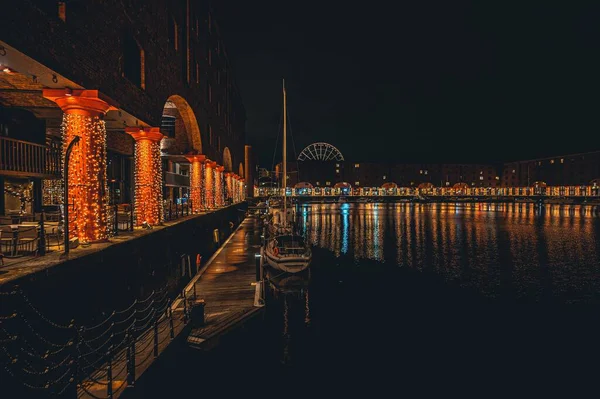 Waterfront Royal Albert Dock Nachts Liverpool Verenigd Koninkrijk — Stockfoto