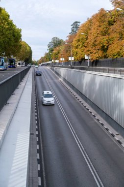 İspanya Şehir Merkezi 'ndeki Paseo del Prado Sokağı' nın bir görüntüsü. Madrid..