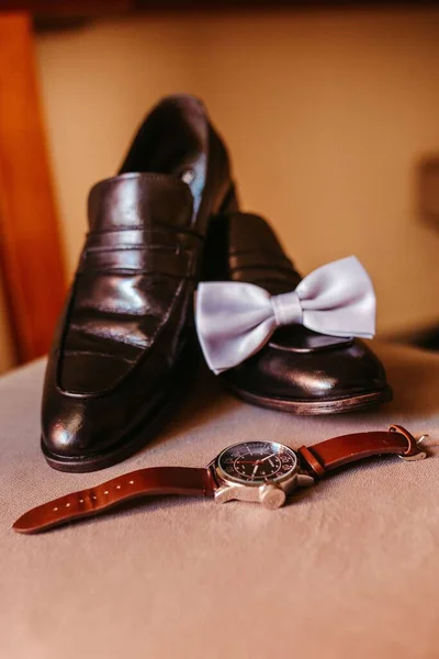 Vertical Shot Hand Watch Pair Classic Leather Groom Shoes — Stock Photo, Image