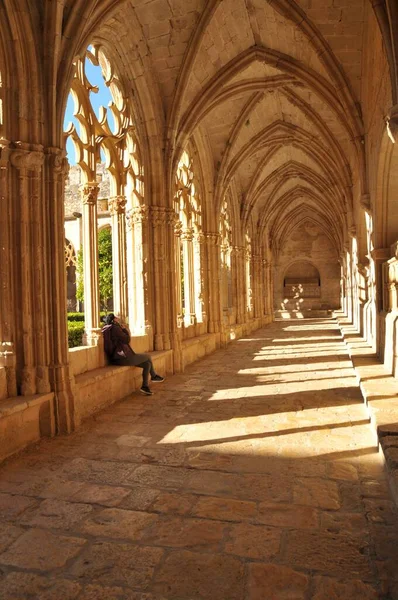 Исследуя Монастырь Фонтфройде Лангедок Руссийон Франция — стоковое фото