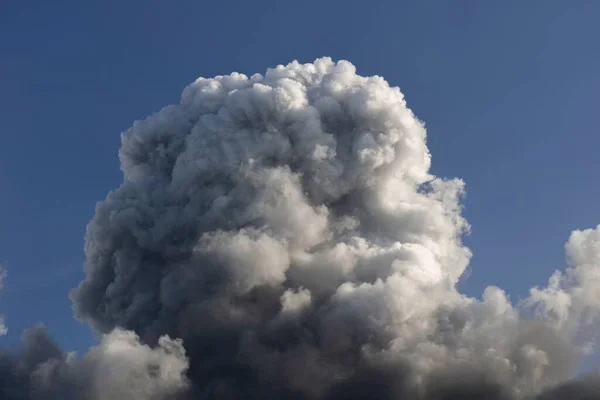 上空からの大きな雲 積乱雲と積乱雲 — ストック写真