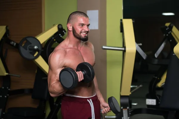Kavkazský Dobře Vypadající Atraktivní Muž Cvičení Váha Činky Trénink Tělocvičně — Stock fotografie