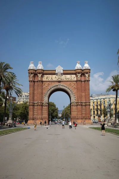 Plano Vertical Del Histórico Ladrillo Arco Triunfo Barcelona España — Foto de Stock