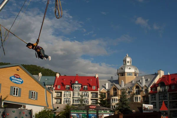Colorful Buildings Mont Tremblant Quebec Canada Kid Bungee Jumping Trampoline — Stock Photo, Image