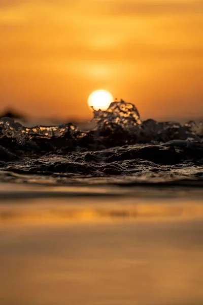 Selektivní Vlna Pláži Při Západu Slunce — Stock fotografie