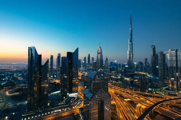 Niebo Wieży Burdż Khalifa Oświetlonych Autostrad Zmierzchu Dubaju — Zdjęcie stockowe
