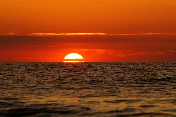 Malowniczy Zachód Słońca Widokiem Morze — Zdjęcie stockowe