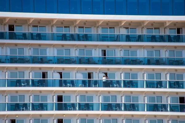 Blick Auf Fenster Und Balkone Von Kreuzfahrtschiffen — Stockfoto