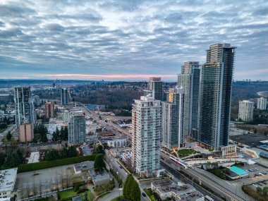 Moder City 'deki Highrise Binaları. Coquitlam, Vancouver, BC, Kanada.