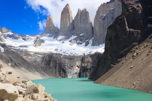 Torres del Paine Ulusal Parkı manzaralı, Şili. Şili Patagonya manzarası. Üs Las Torres bakış açısı