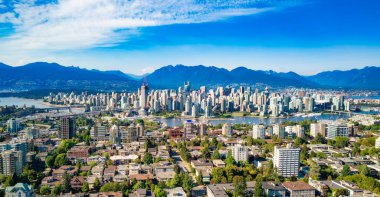 Vancouver City, BC, Kanada. Arka plandaki dağlar. Şehir Panorama Arkaplanı.