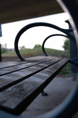 Ahşap bankın yakın görüntüsü